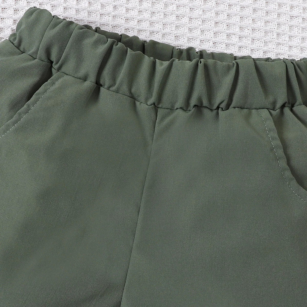 fashionable and casual solid color short sleeved shirt and shorts
